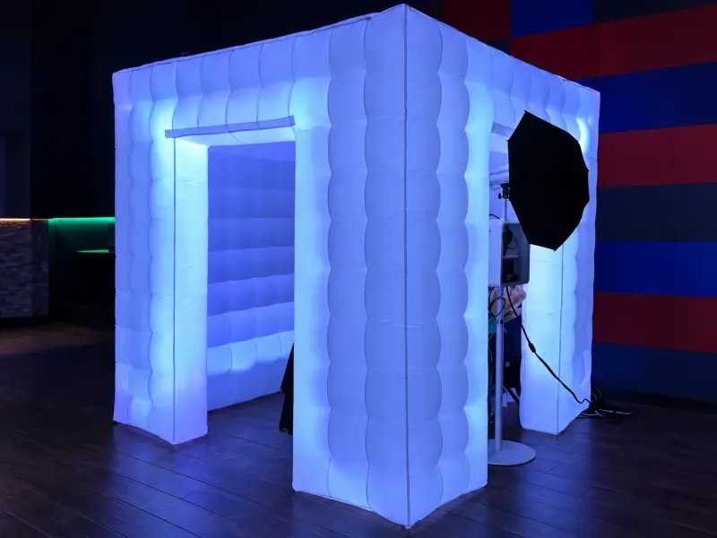 Illuminated enclosed photo booth